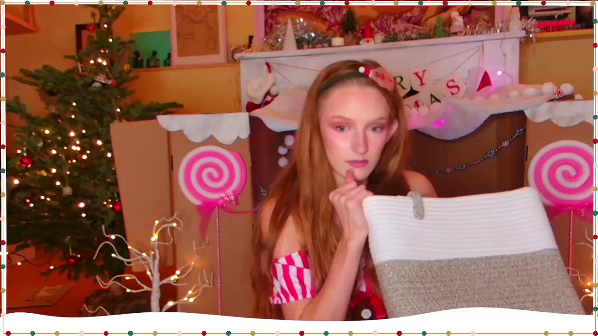 Gallery image thumbnail from Kinkywander's myfreecams stream on, 12/17/2023, 21:20 image 17 of 20