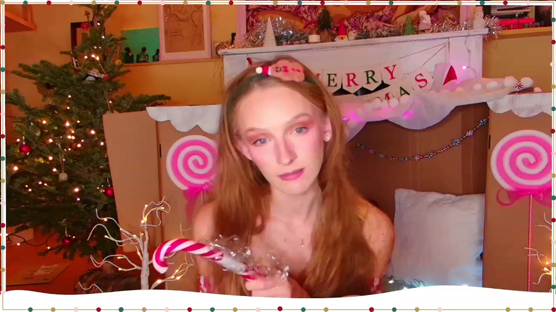 Gallery image thumbnail from Kinkywander's myfreecams stream on, 12/17/2023, 21:20 image 14 of 20