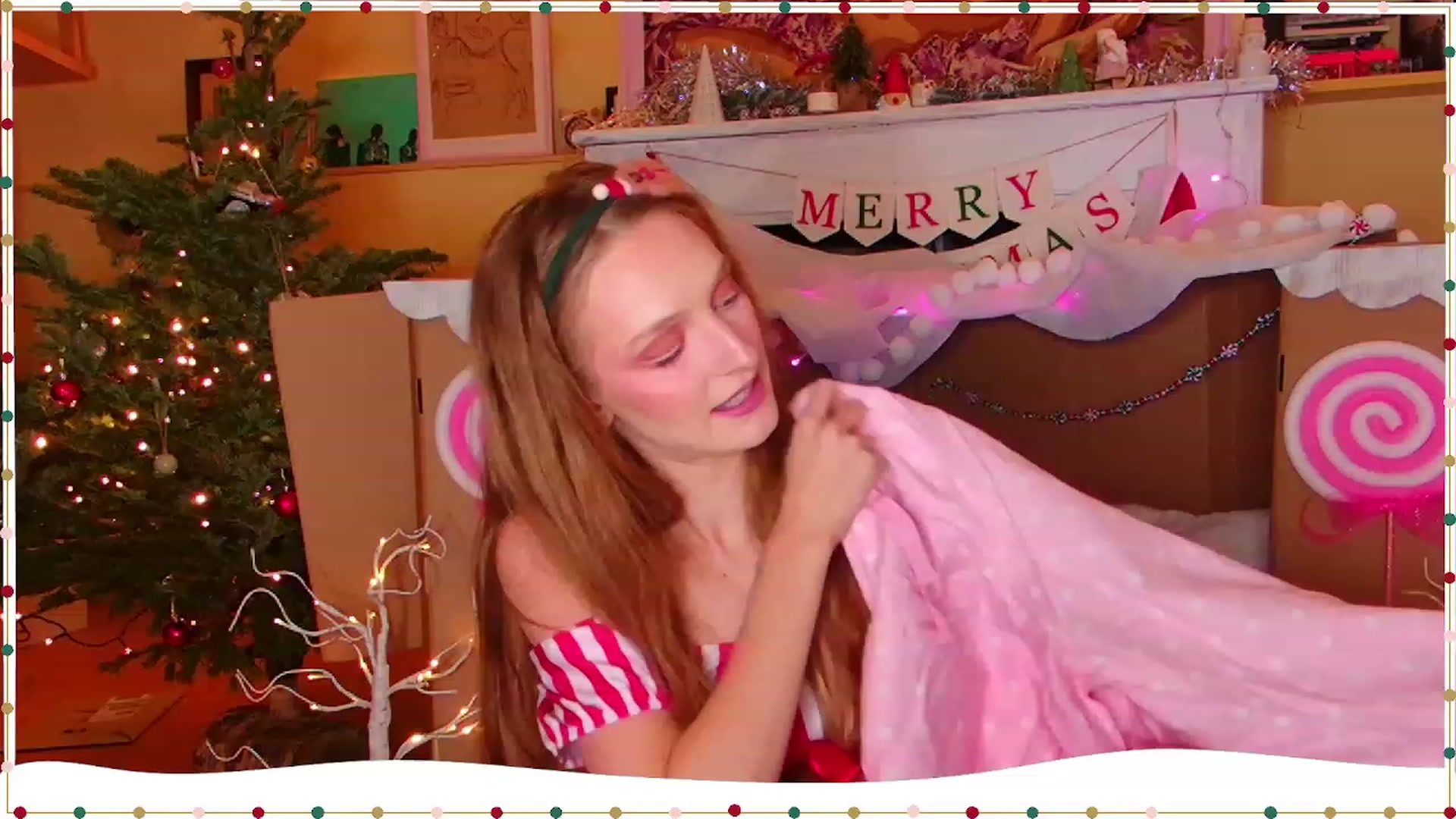 Gallery image thumbnail from Kinkywander's myfreecams stream on, 12/17/2023, 21:20 image 16 of 20