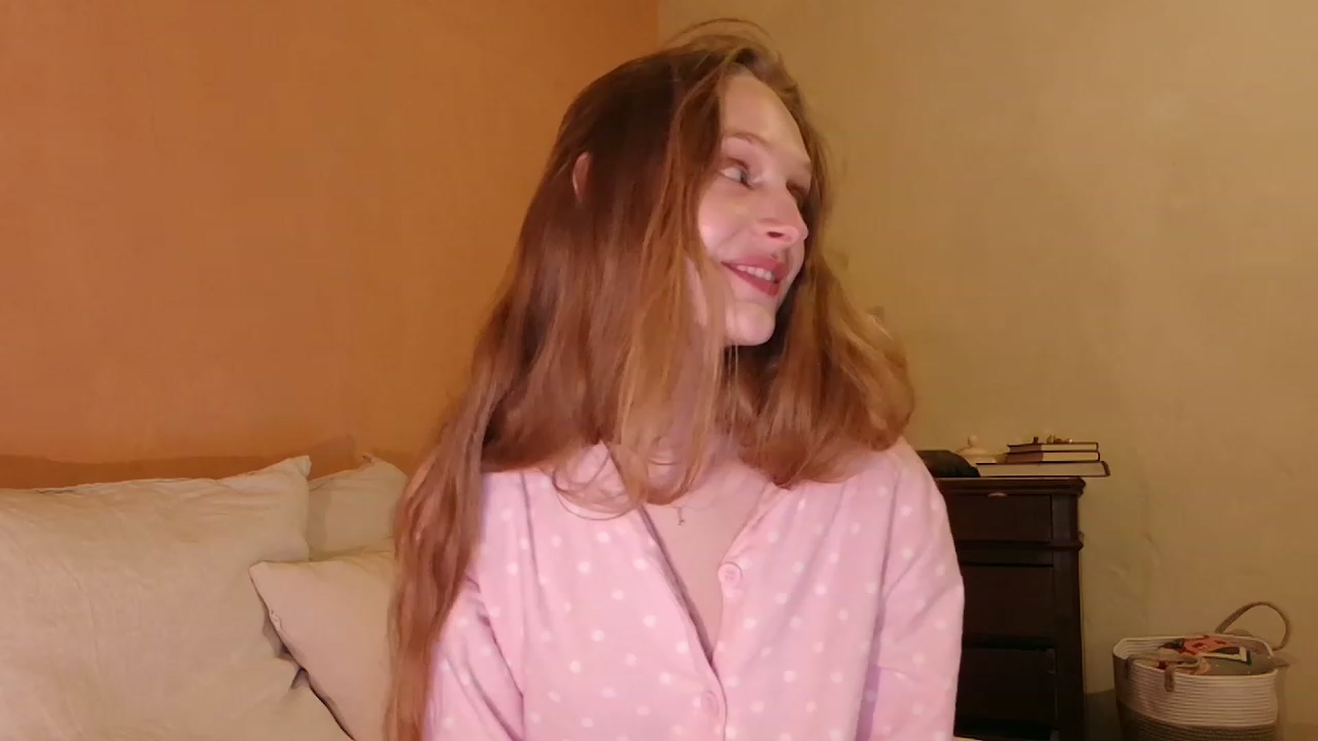 Gallery image thumbnail from Kinkywander's myfreecams stream on, 01/07/2024, 20:57 image 12 of 20