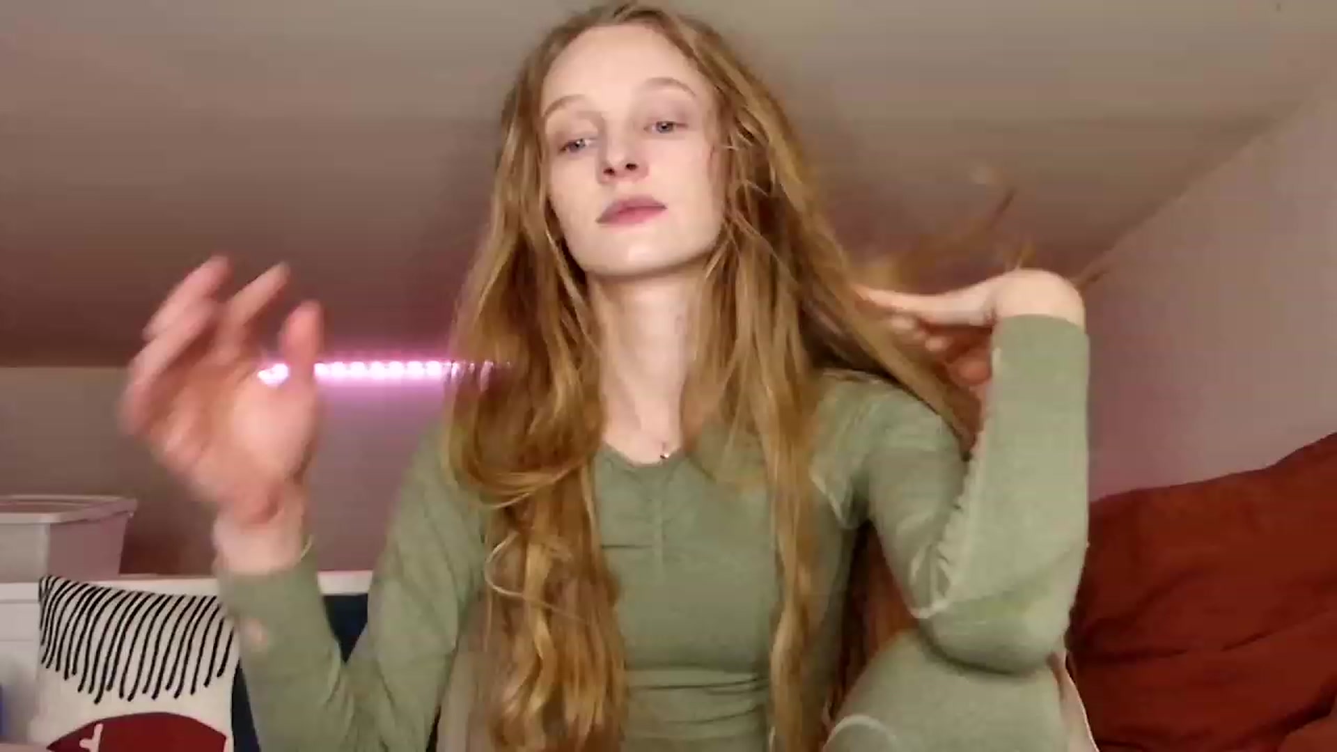 Gallery image thumbnail from Kinkywander's myfreecams stream on, 02/18/2024, 21:56 image 1 of 20