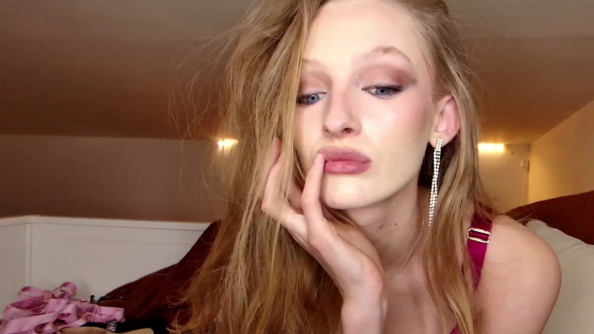 Gallery image thumbnail from Kinkywander's myfreecams stream on, 02/25/2024, 20:58 image 19 of 20