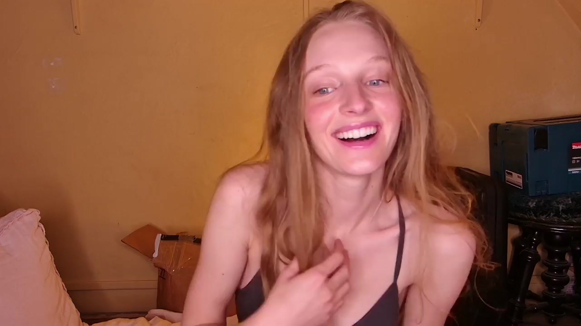 Gallery image thumbnail from Kinkywander's myfreecams stream on, 03/31/2024, 20:44 image 4 of 20