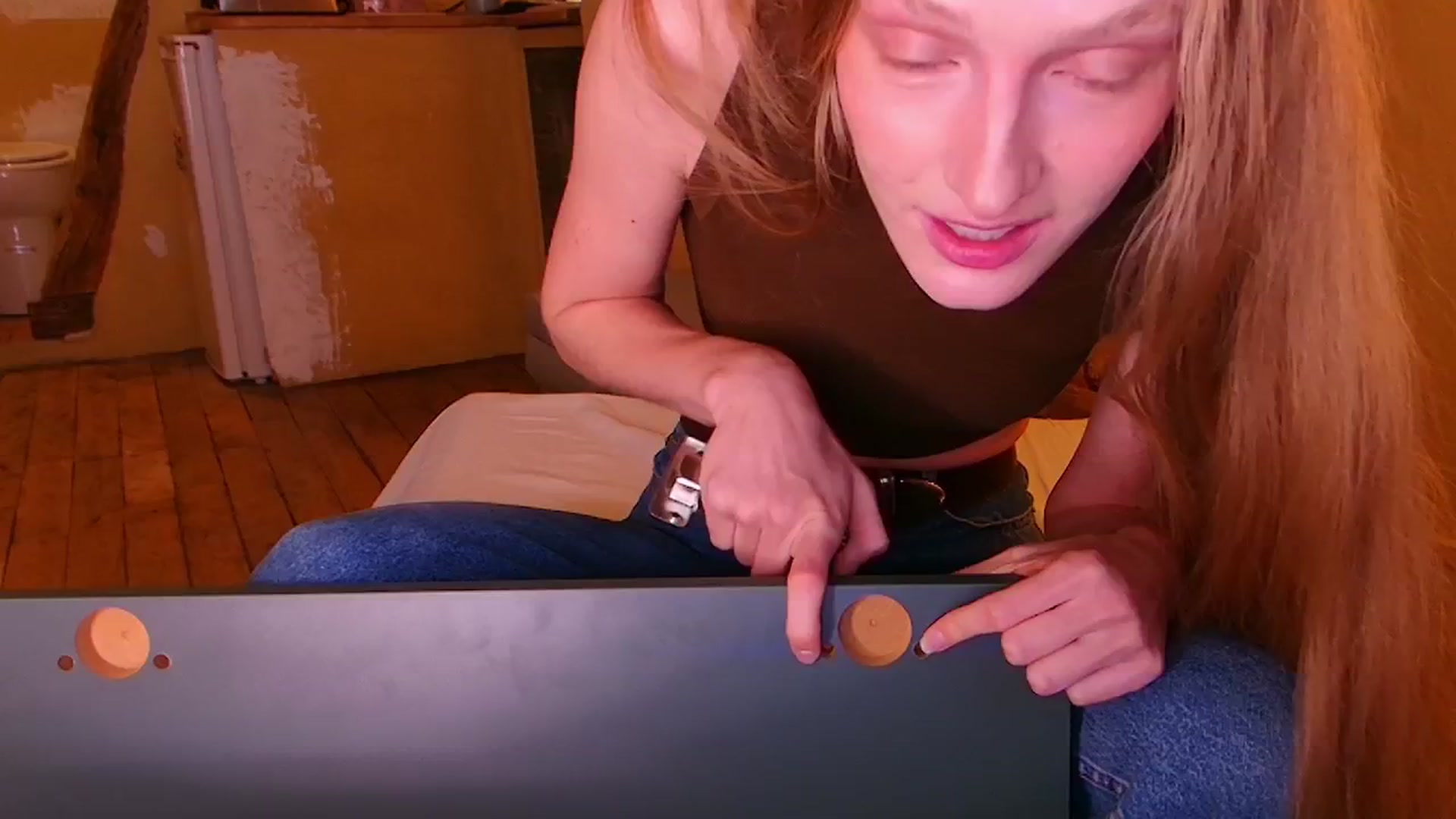 Gallery image thumbnail from Kinkywander's myfreecams stream on, 06/15/2024, 21:03 image 7 of 20