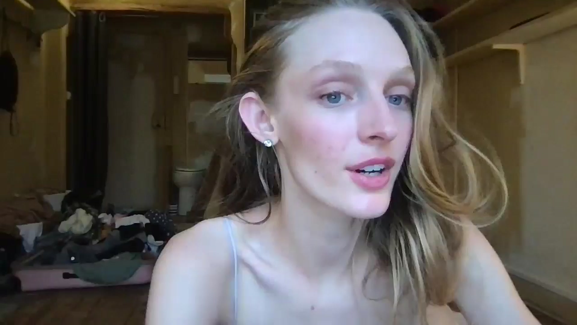 Gallery image thumbnail from Kinkywander's myfreecams stream on, 07/20/2024, 21:18 image 7 of 20