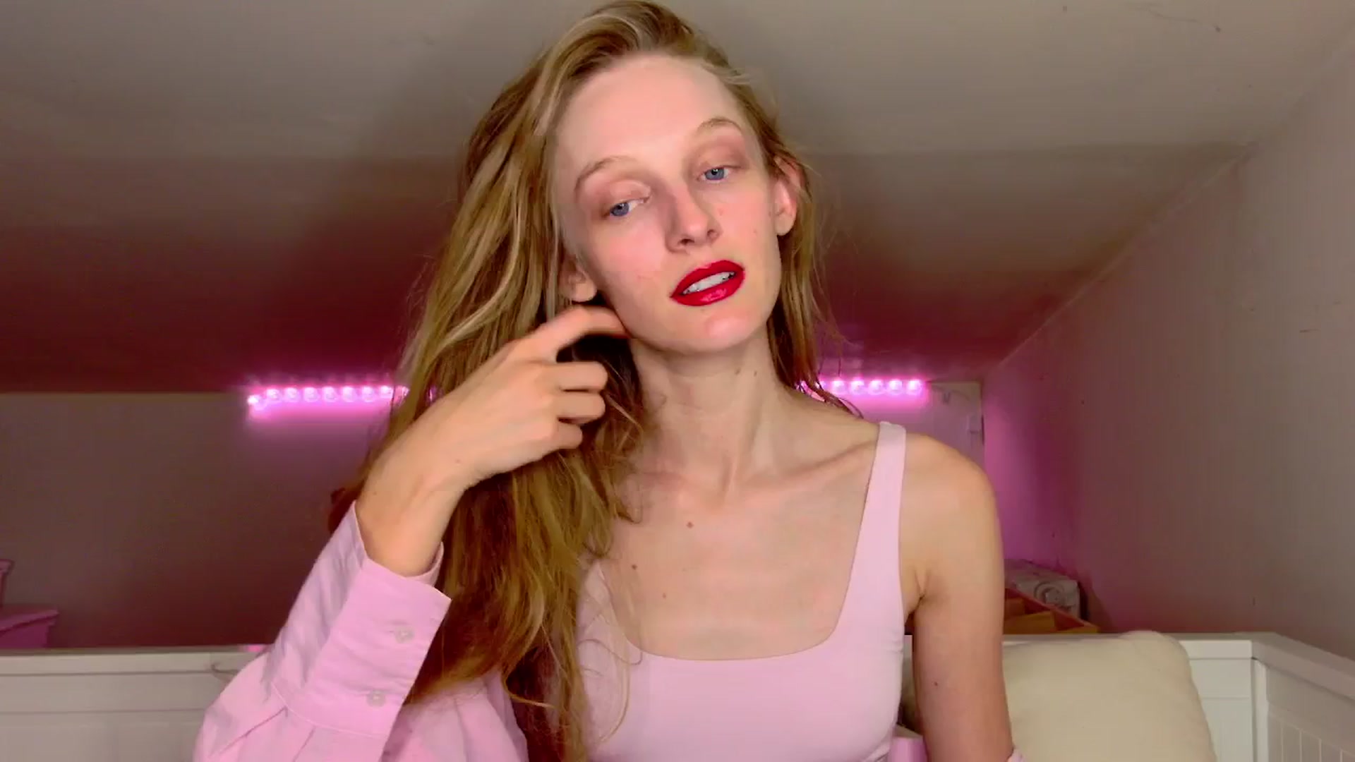 Gallery image thumbnail from Kinkywander's myfreecams stream on, 08/04/2024, 20:27 image 3 of 20