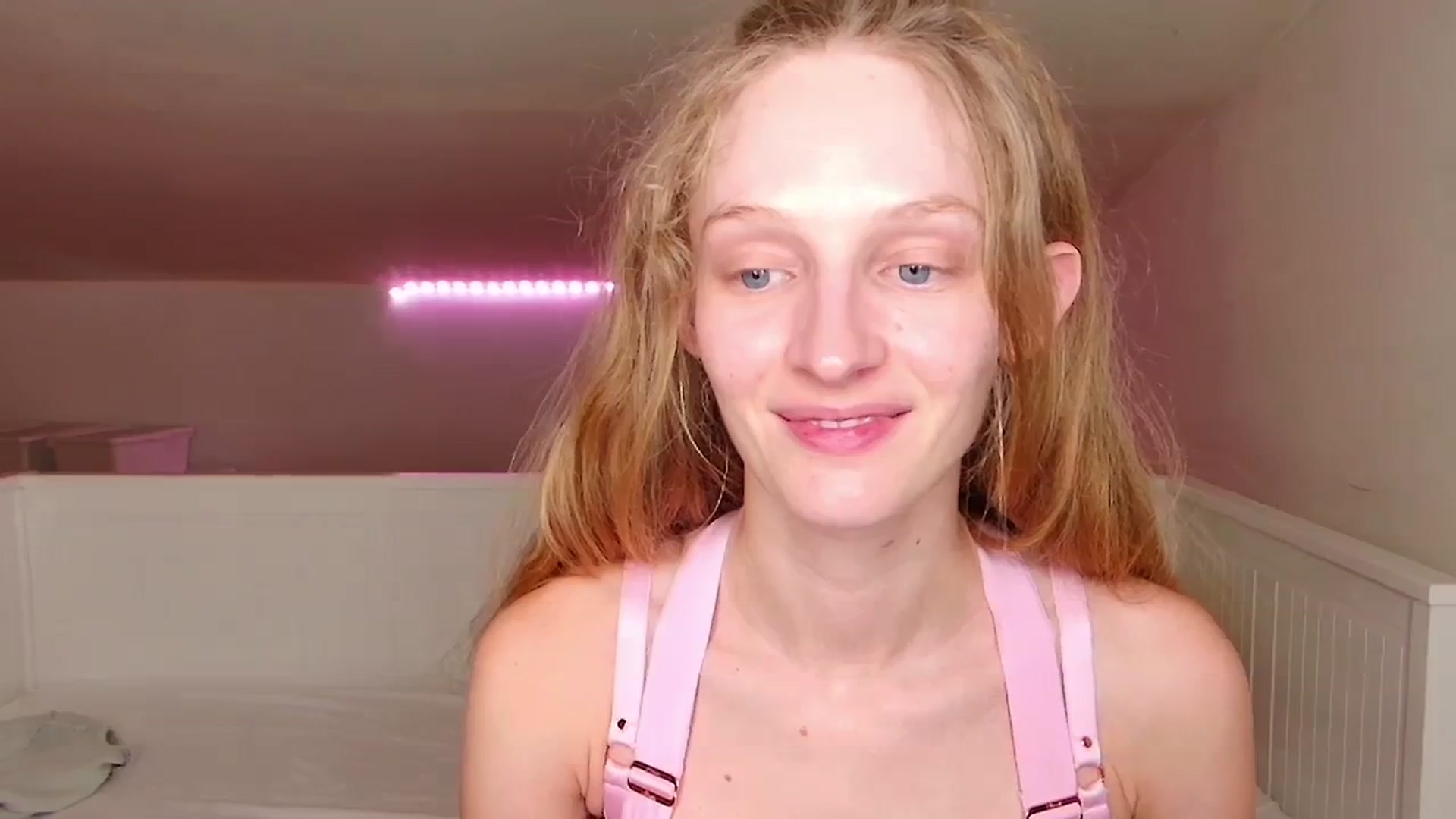 Gallery image thumbnail from Kinkywander's myfreecams stream on, 08/11/2024, 18:35 image 20 of 20