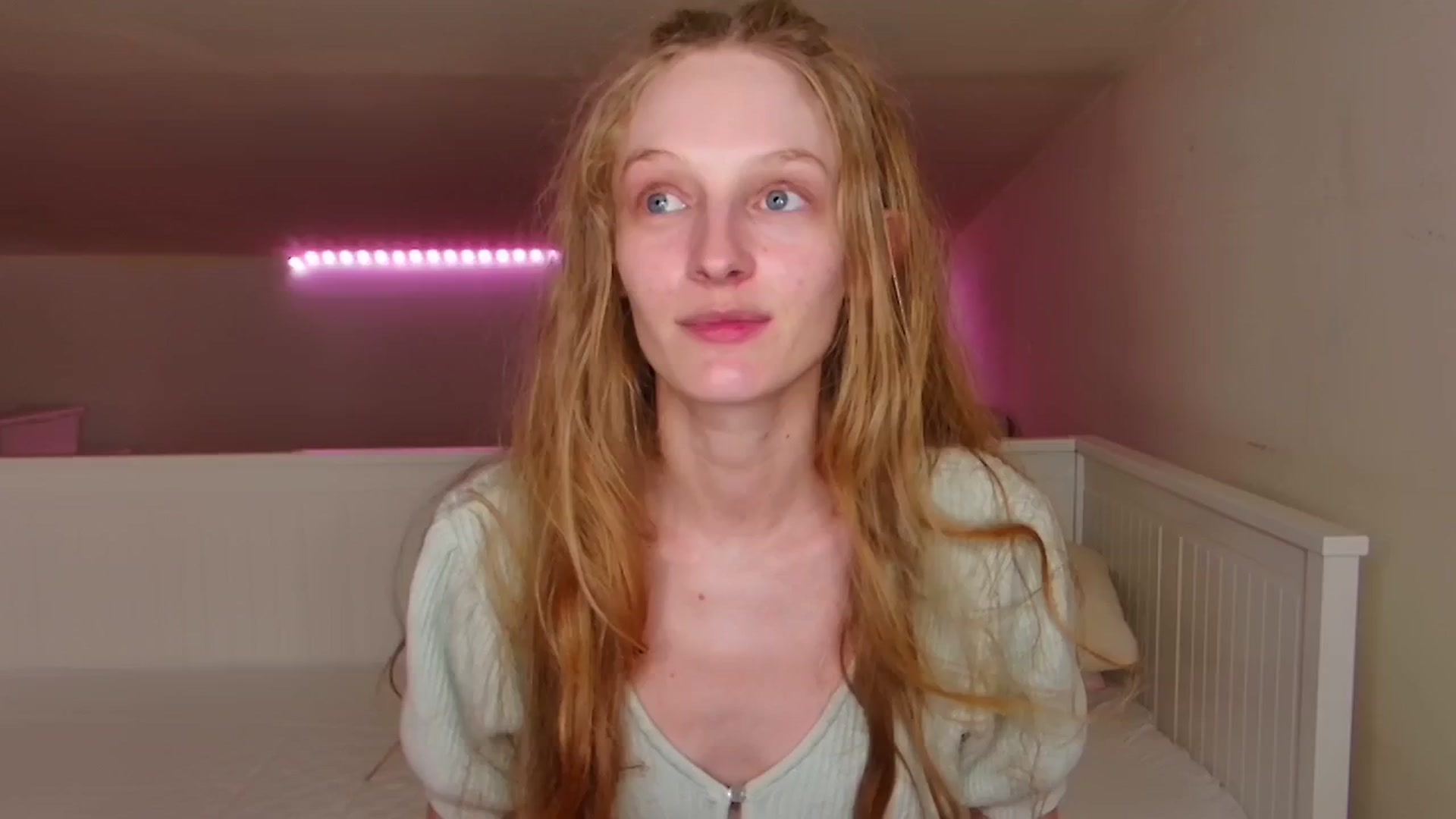 Gallery image thumbnail from Kinkywander's myfreecams stream on, 08/11/2024, 18:35 image 3 of 20