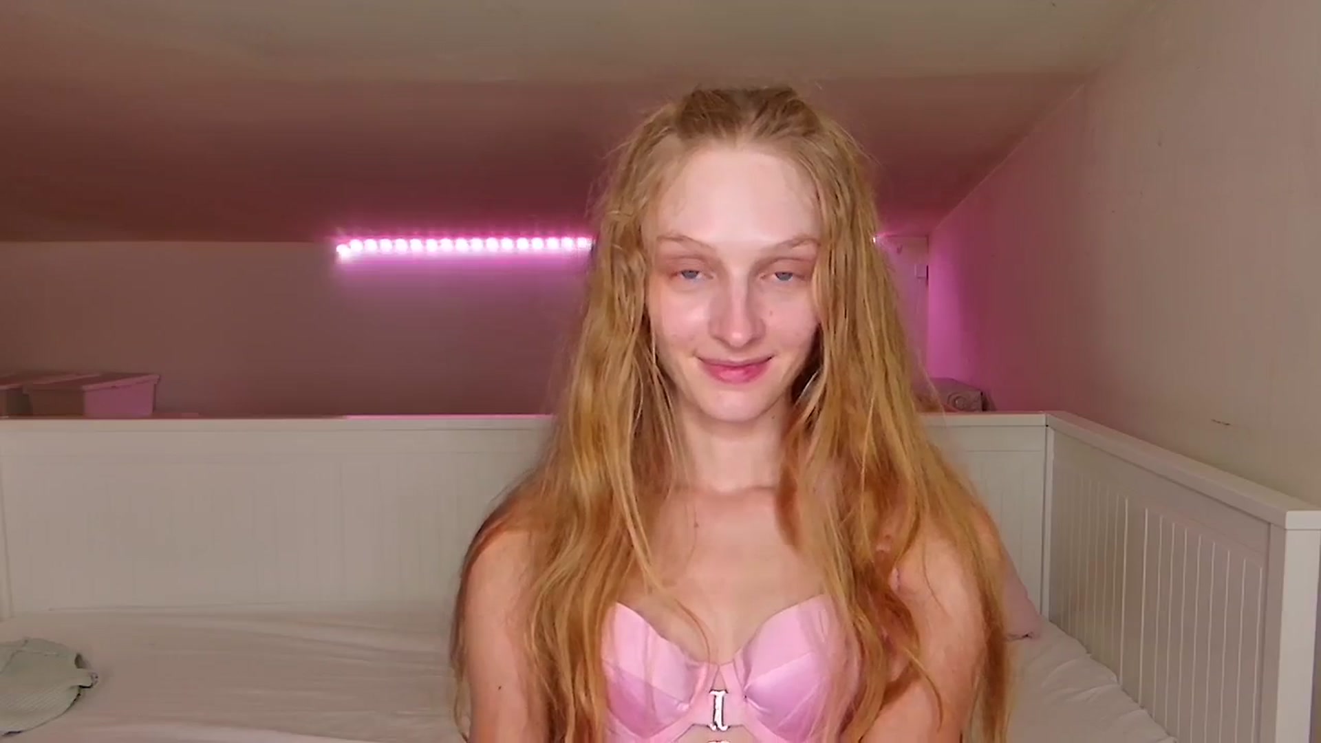 Gallery image thumbnail from Kinkywander's myfreecams stream on, 08/11/2024, 20:48 image 5 of 20