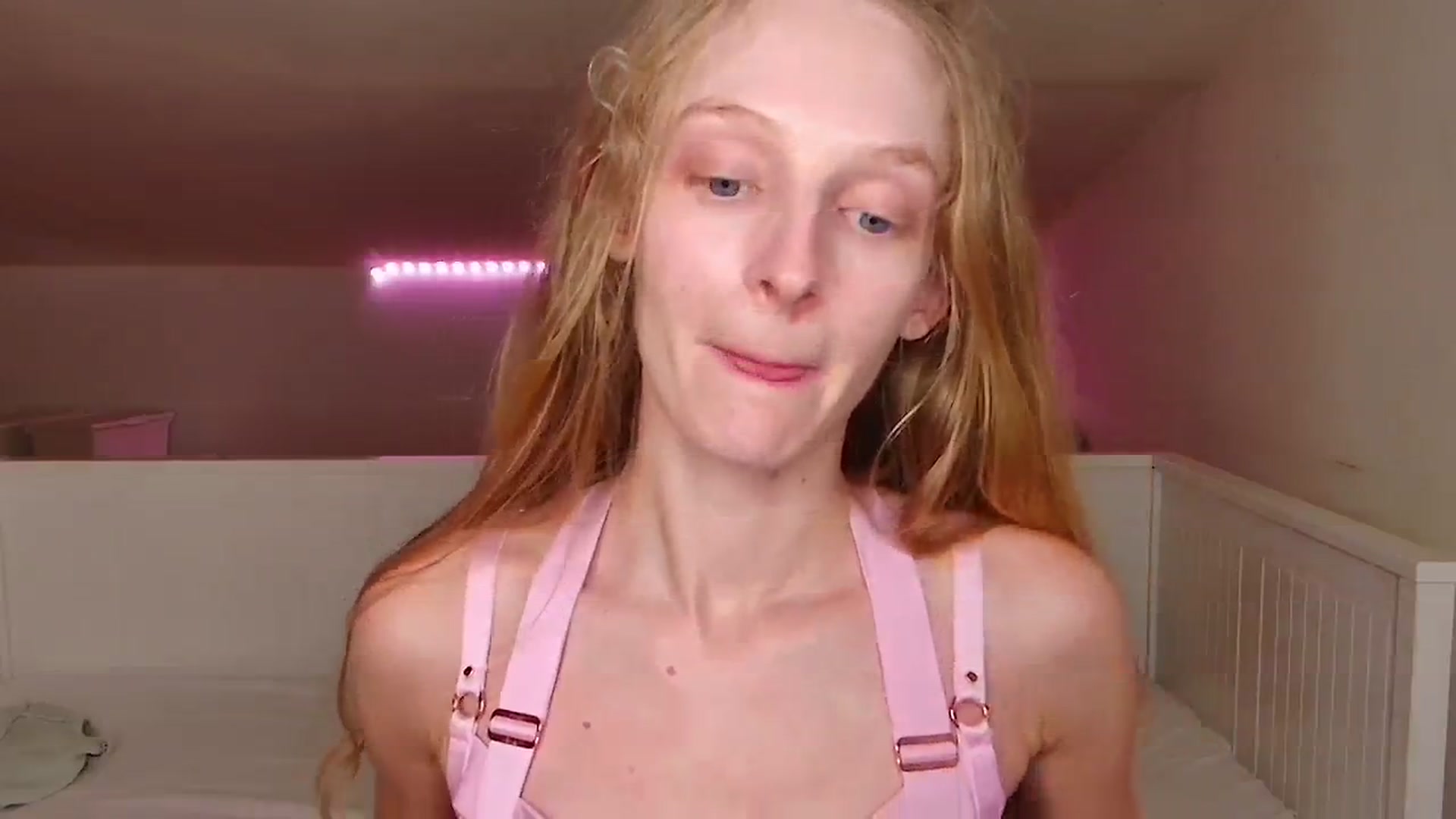 Gallery image thumbnail from Kinkywander's myfreecams stream on, 08/11/2024, 20:48 image 4 of 20