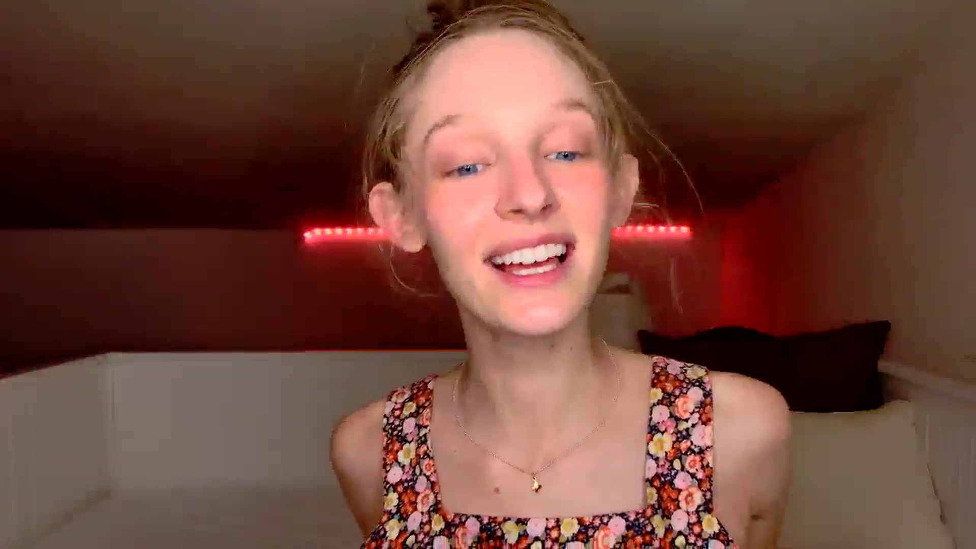 Gallery image thumbnail from Kinkywander's myfreecams stream on, 08/25/2024, 20:24 image 17 of 20