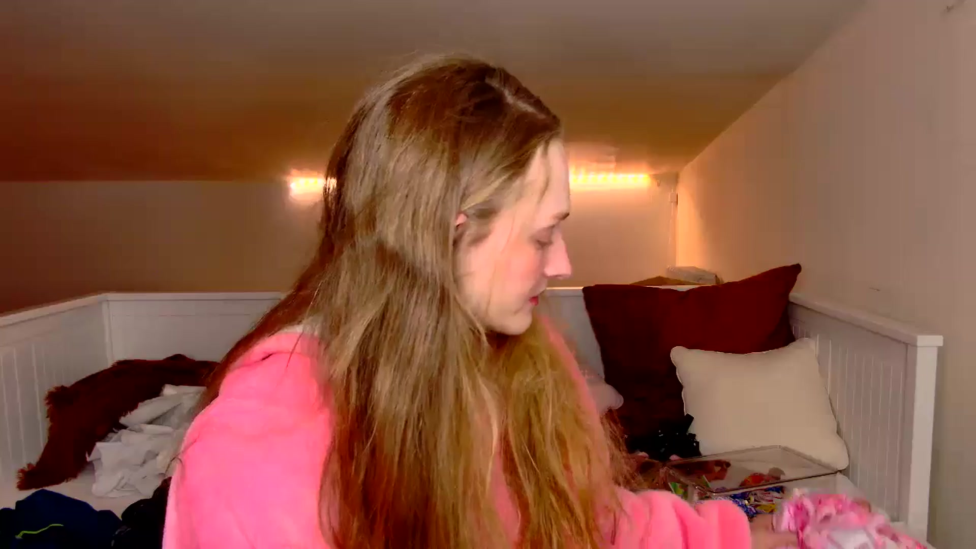 Gallery image thumbnail from Kinkywander's myfreecams stream on, 09/14/2024, 21:02 image 10 of 20