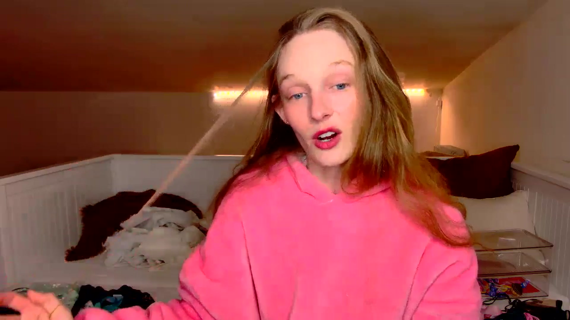 Gallery image thumbnail from Kinkywander's myfreecams stream on, 09/14/2024, 21:02 image 6 of 20