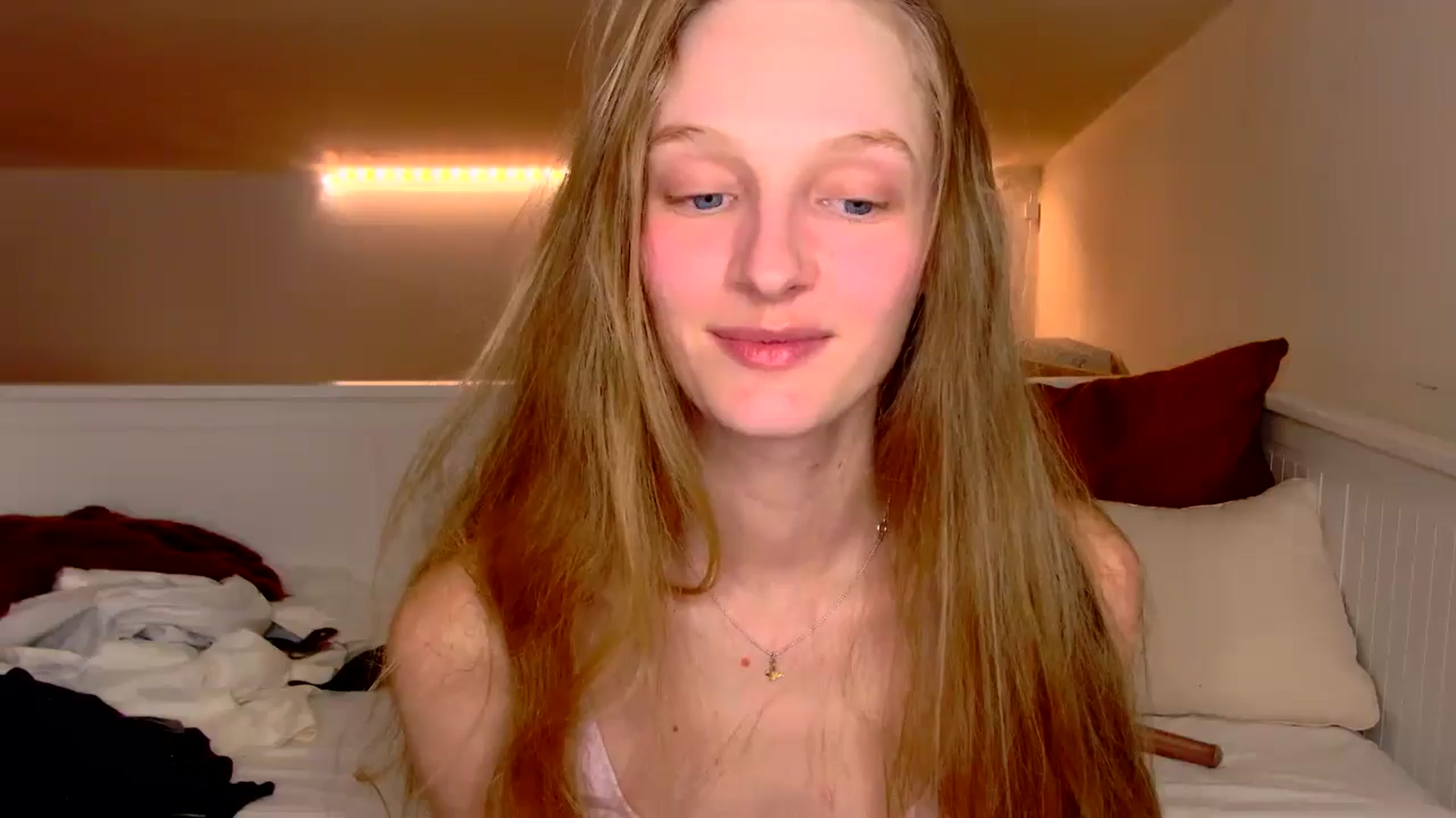 Gallery image thumbnail from Kinkywander's myfreecams stream on, 09/15/2024, 20:43 image 18 of 20