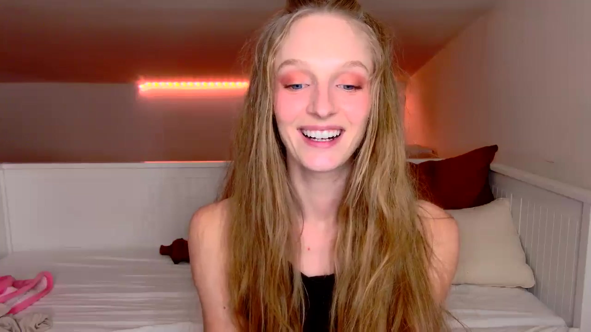 Gallery image thumbnail from Kinkywander's myfreecams stream on, 09/21/2024, 20:18 image 16 of 20