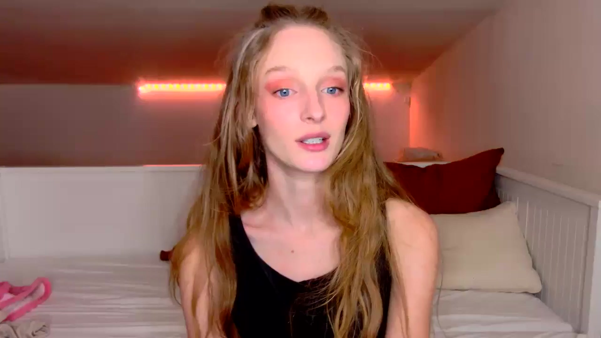 Gallery image thumbnail from Kinkywander's myfreecams stream on, 09/21/2024, 20:18 image 9 of 20
