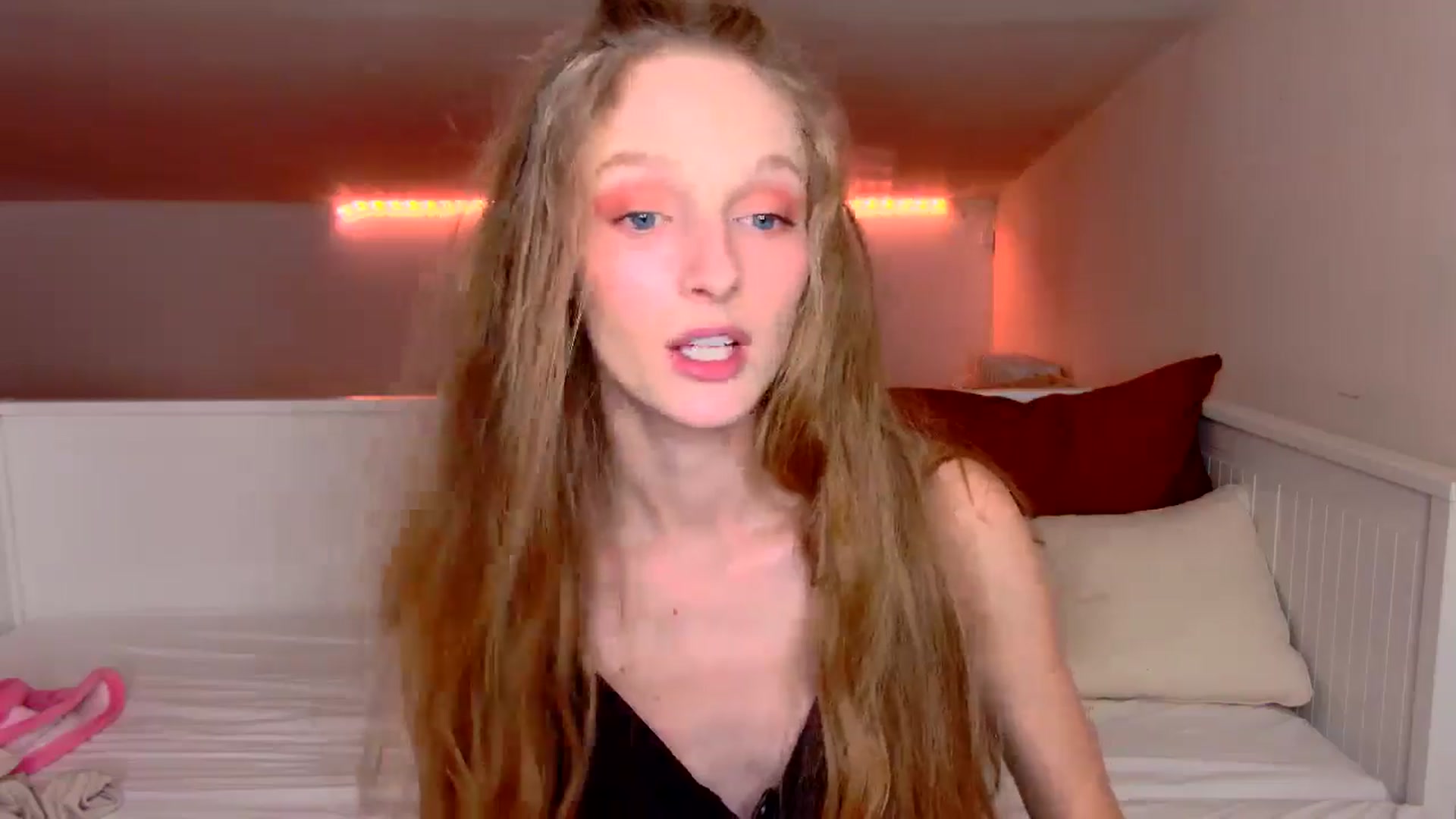 Gallery image thumbnail from Kinkywander's myfreecams stream on, 09/21/2024, 20:18 image 3 of 20