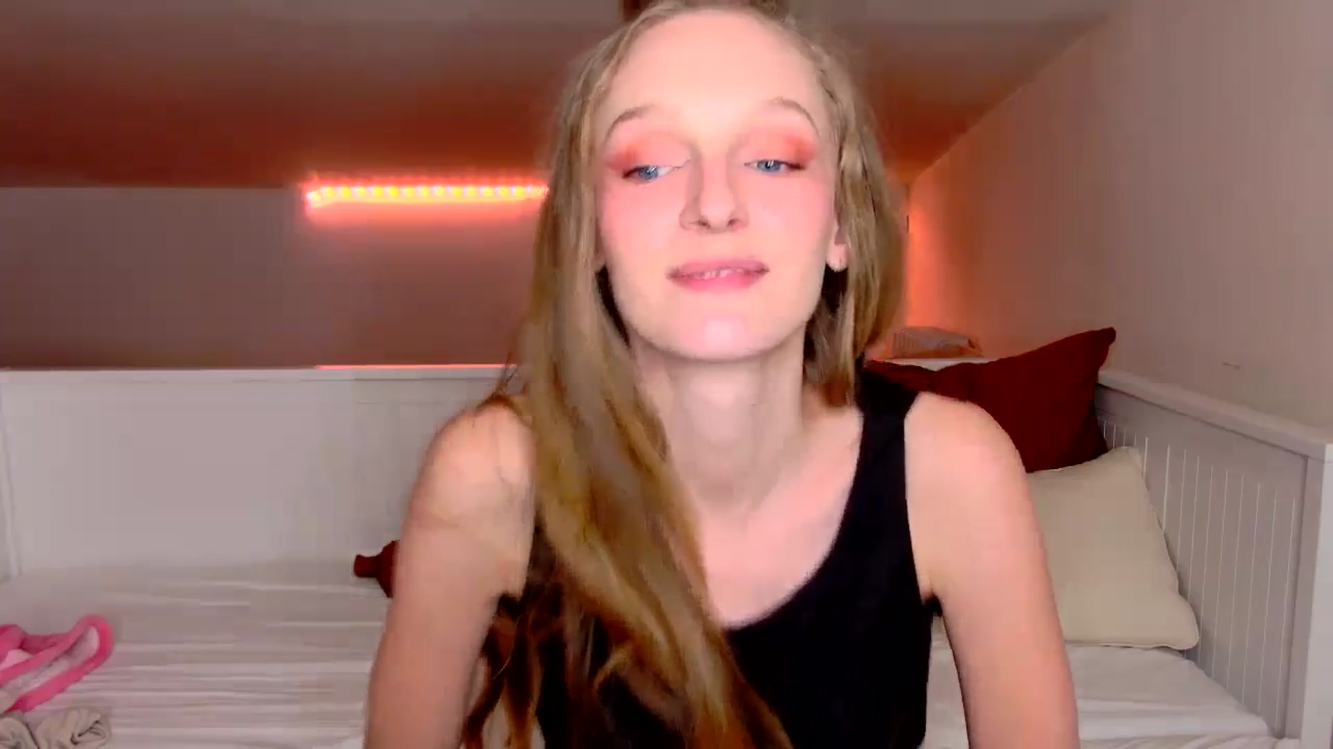Gallery image thumbnail from Kinkywander's myfreecams stream on, 09/21/2024, 20:18 image 10 of 20