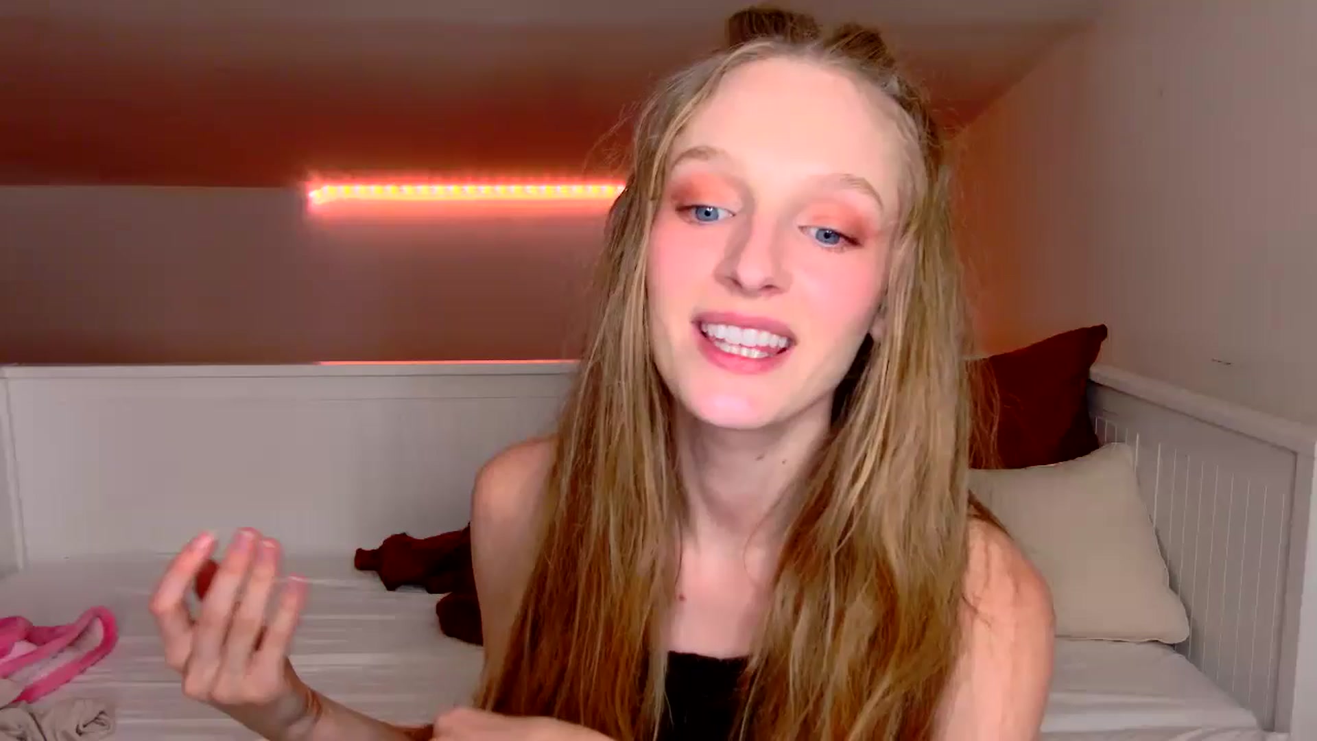 Gallery image thumbnail from Kinkywander's myfreecams stream on, 09/21/2024, 20:18 image 18 of 20