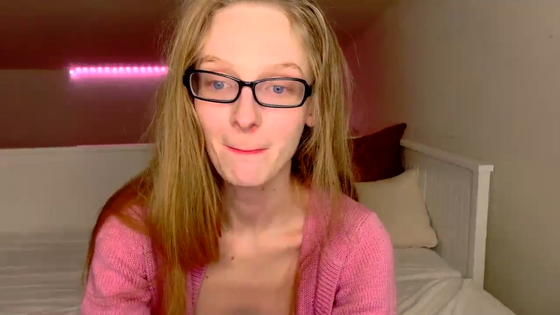 Gallery image thumbnail from Kinkywander's myfreecams stream on, 09/28/2024, 21:27 image 15 of 20