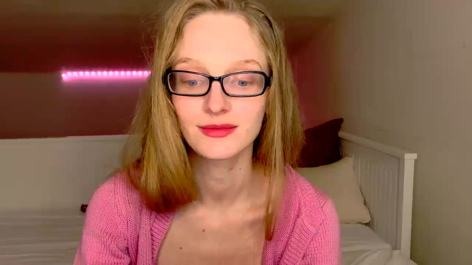 Gallery image thumbnail from Kinkywander's myfreecams stream on, 09/28/2024, 21:27 image 14 of 20