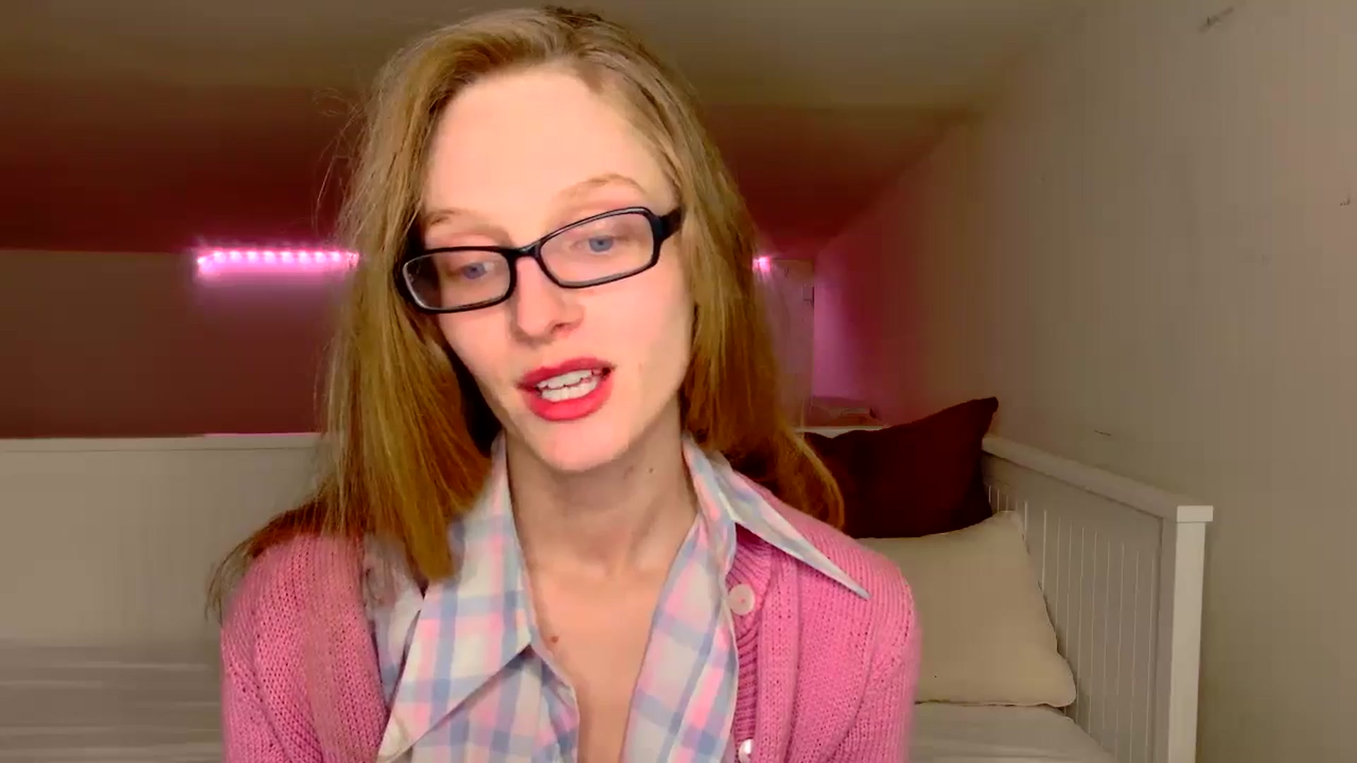 Gallery image thumbnail from Kinkywander's myfreecams stream on, 09/28/2024, 21:27 image 9 of 20