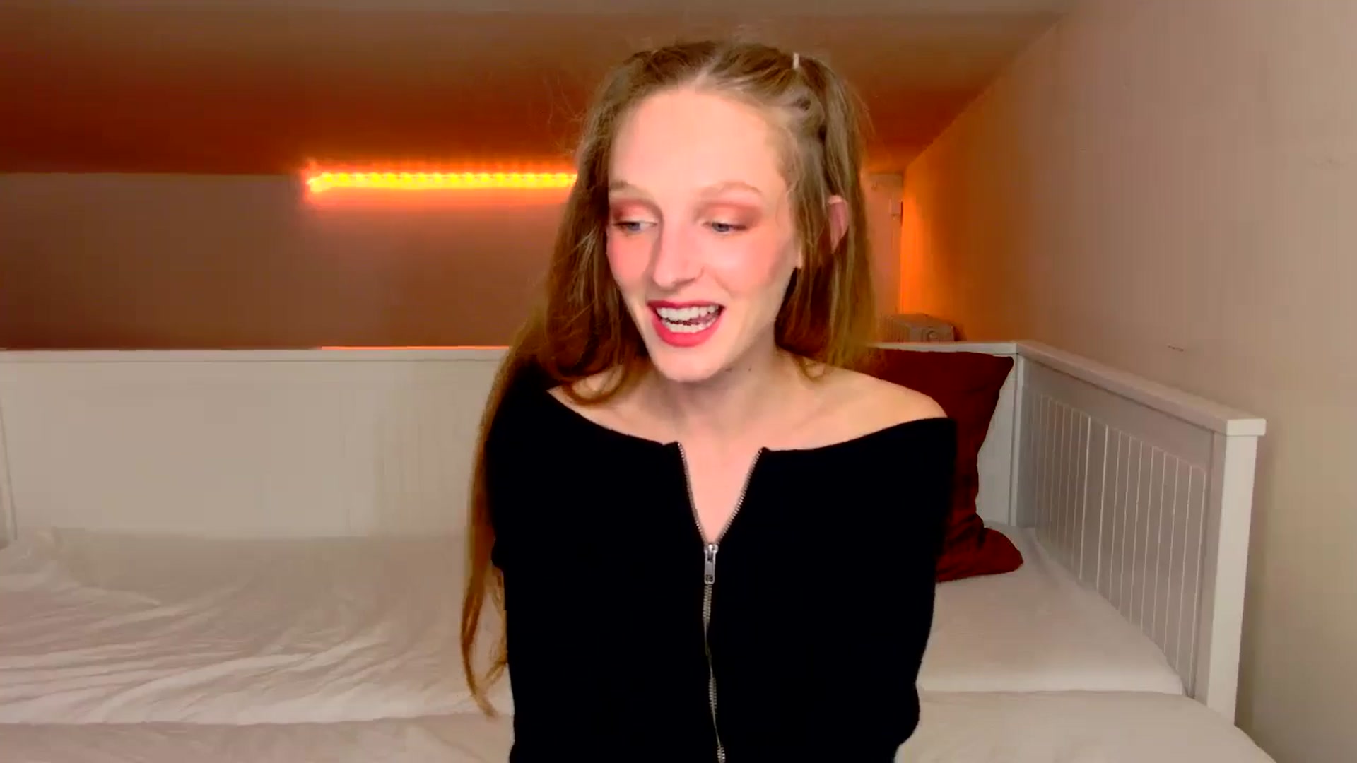 Gallery image thumbnail from Kinkywander's myfreecams stream on, 10/05/2024, 21:24 image 10 of 20