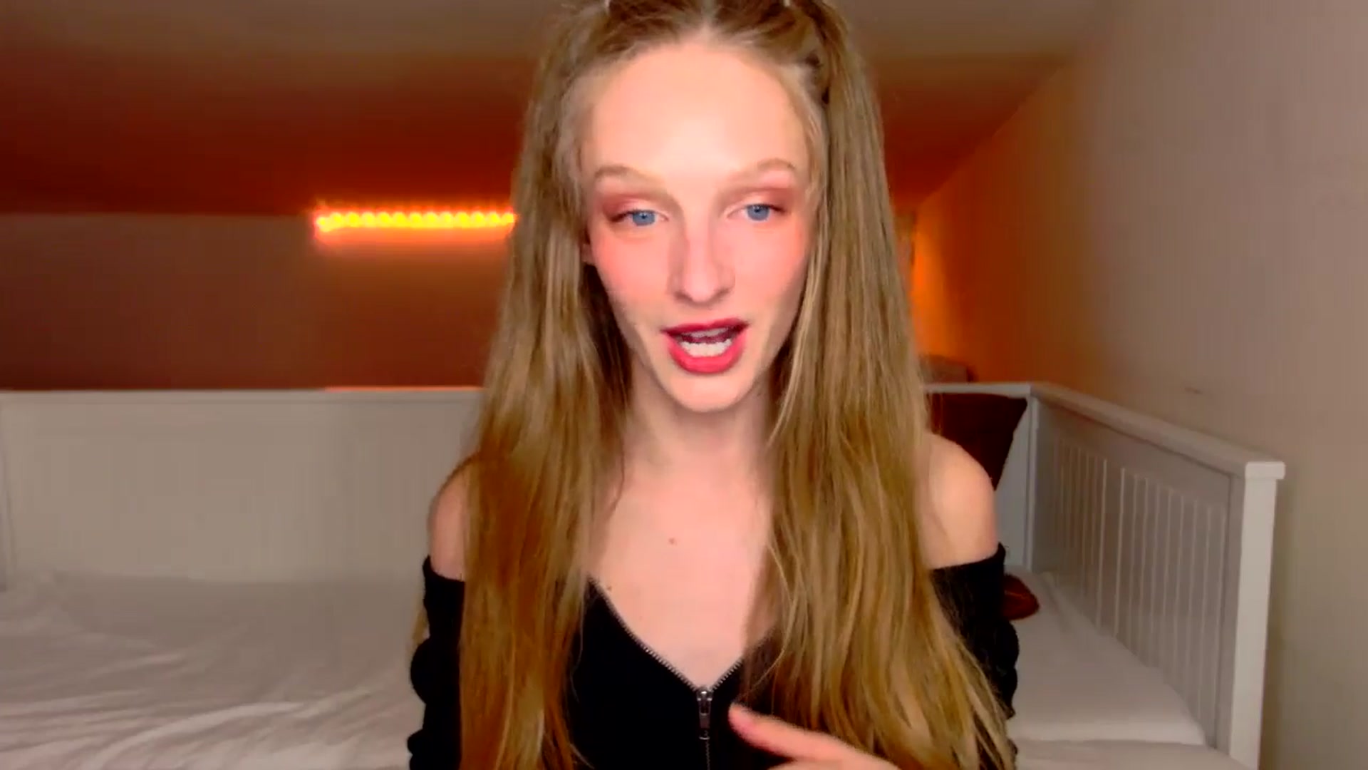 Gallery image thumbnail from Kinkywander's myfreecams stream on, 10/05/2024, 21:24 image 8 of 20