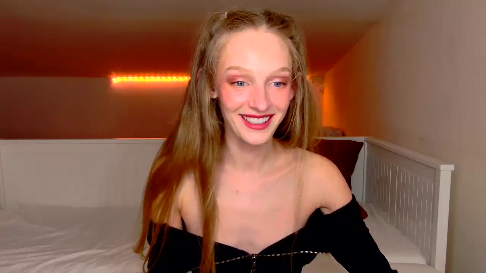Gallery image thumbnail from Kinkywander's myfreecams stream on, 10/05/2024, 21:24 image 5 of 20