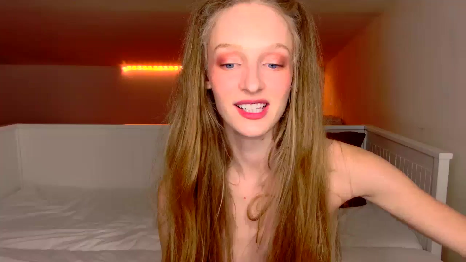 Gallery image thumbnail from Kinkywander's myfreecams stream on, 10/05/2024, 21:24 image 19 of 20