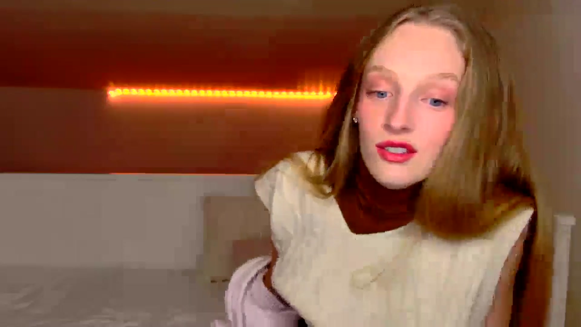 Gallery image thumbnail from Kinkywander's myfreecams stream on, 10/06/2024, 21:11 image 5 of 20