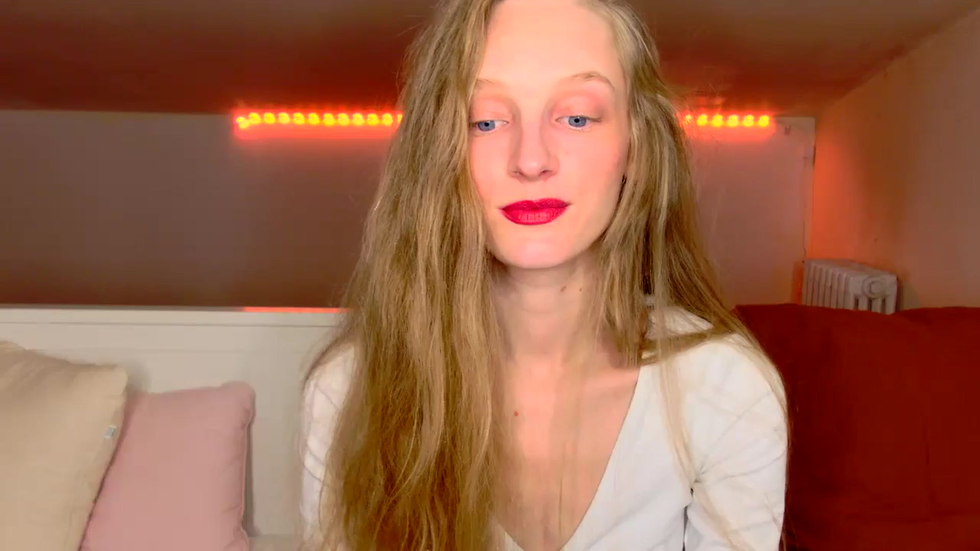 Gallery image thumbnail from Kinkywander's myfreecams stream on, 10/13/2024, 20:00 image 8 of 20