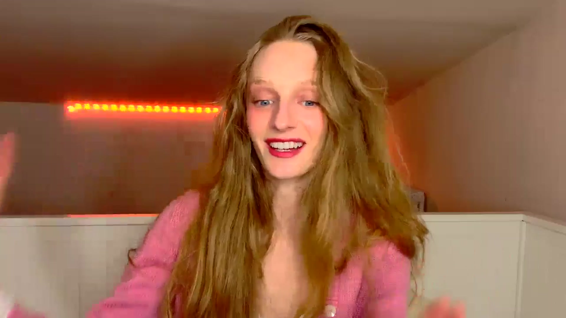 Gallery image thumbnail from Kinkywander's myfreecams stream on, 10/19/2024, 21:06 image 4 of 20