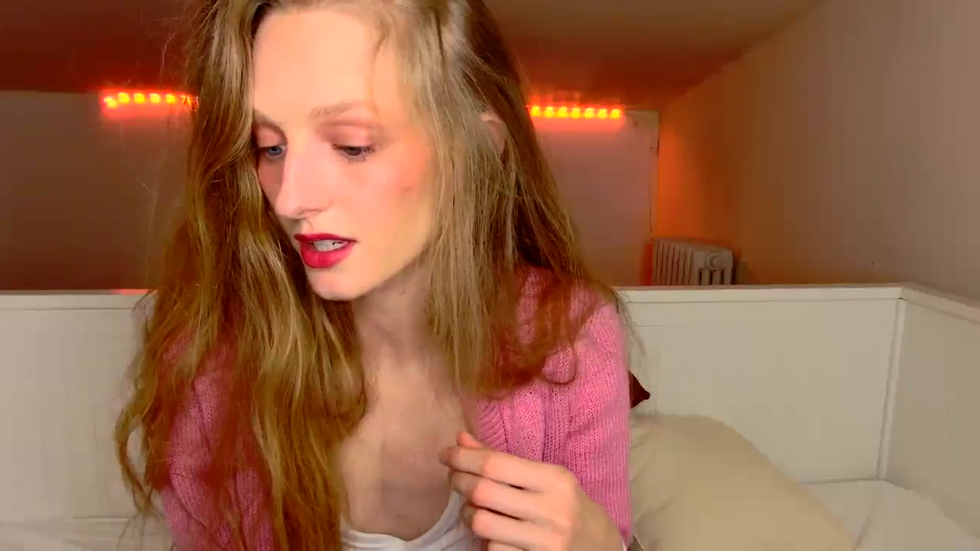 Gallery image thumbnail from Kinkywander's myfreecams stream on, 10/19/2024, 21:06 image 3 of 20