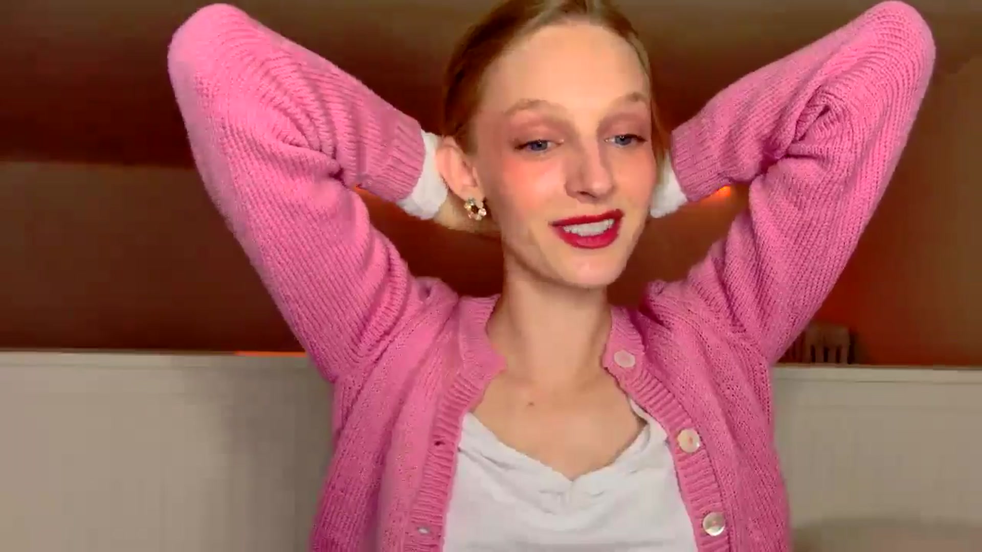 Gallery image thumbnail from Kinkywander's myfreecams stream on, 10/19/2024, 21:06 image 11 of 20