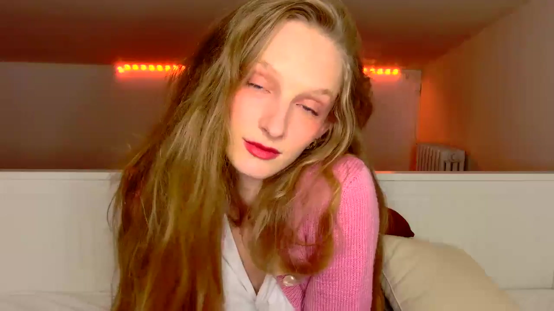 Gallery image thumbnail from Kinkywander's myfreecams stream on, 10/19/2024, 21:06 image 2 of 20
