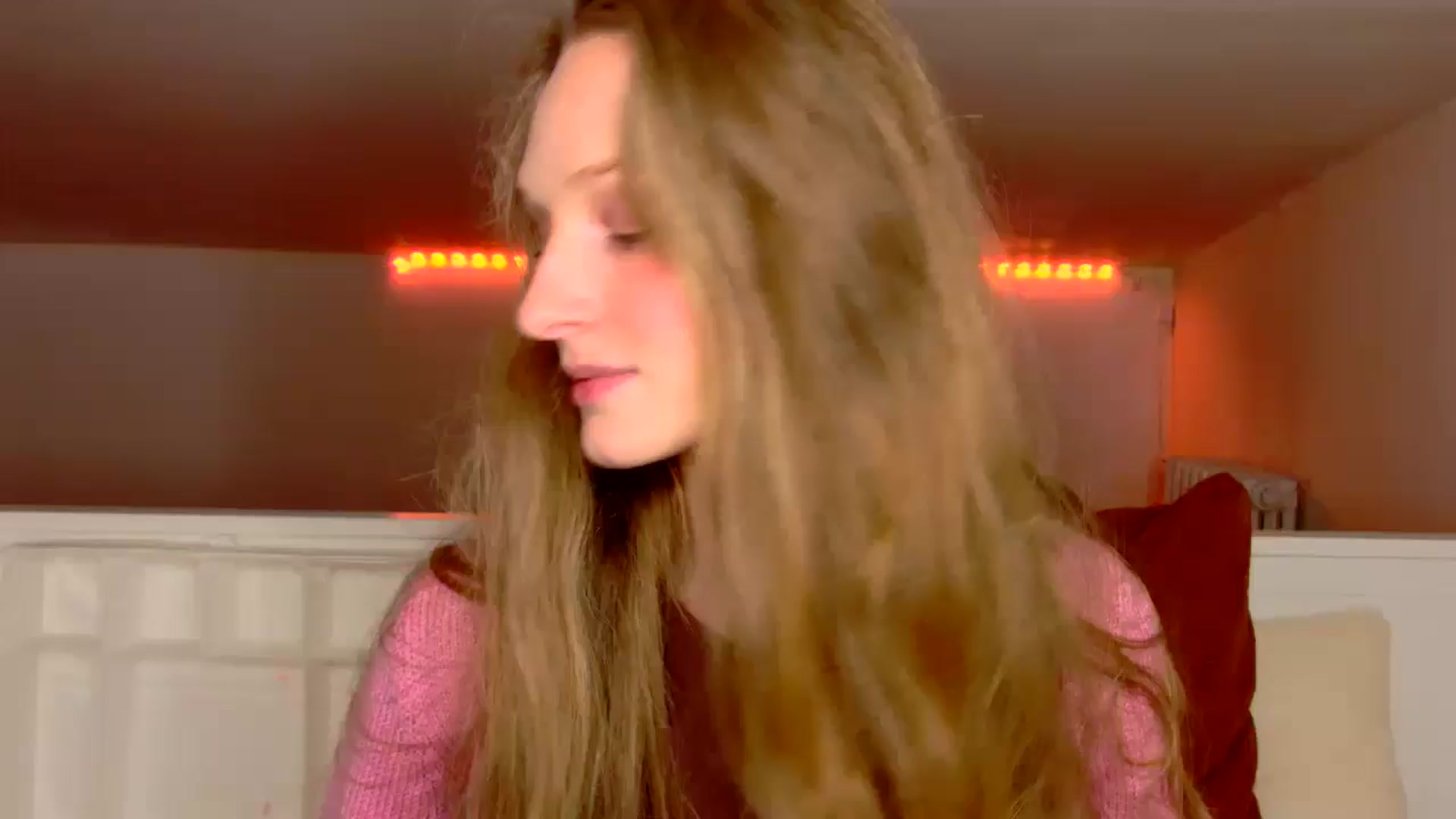 Gallery image thumbnail from Kinkywander's myfreecams stream on, 10/20/2024, 16:21 image 15 of 20