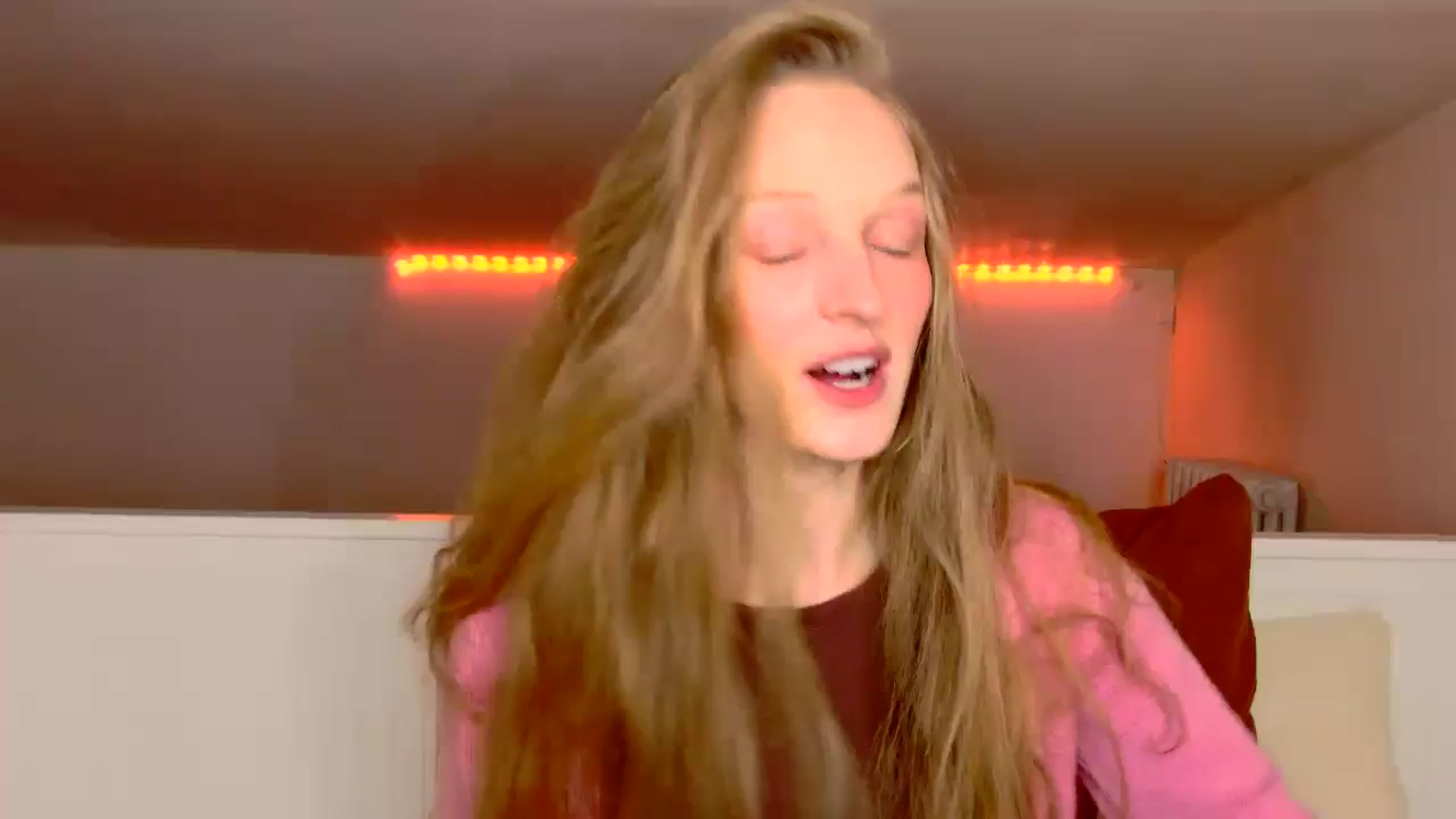Gallery image thumbnail from Kinkywander's myfreecams stream on, 10/20/2024, 16:21 image 16 of 20