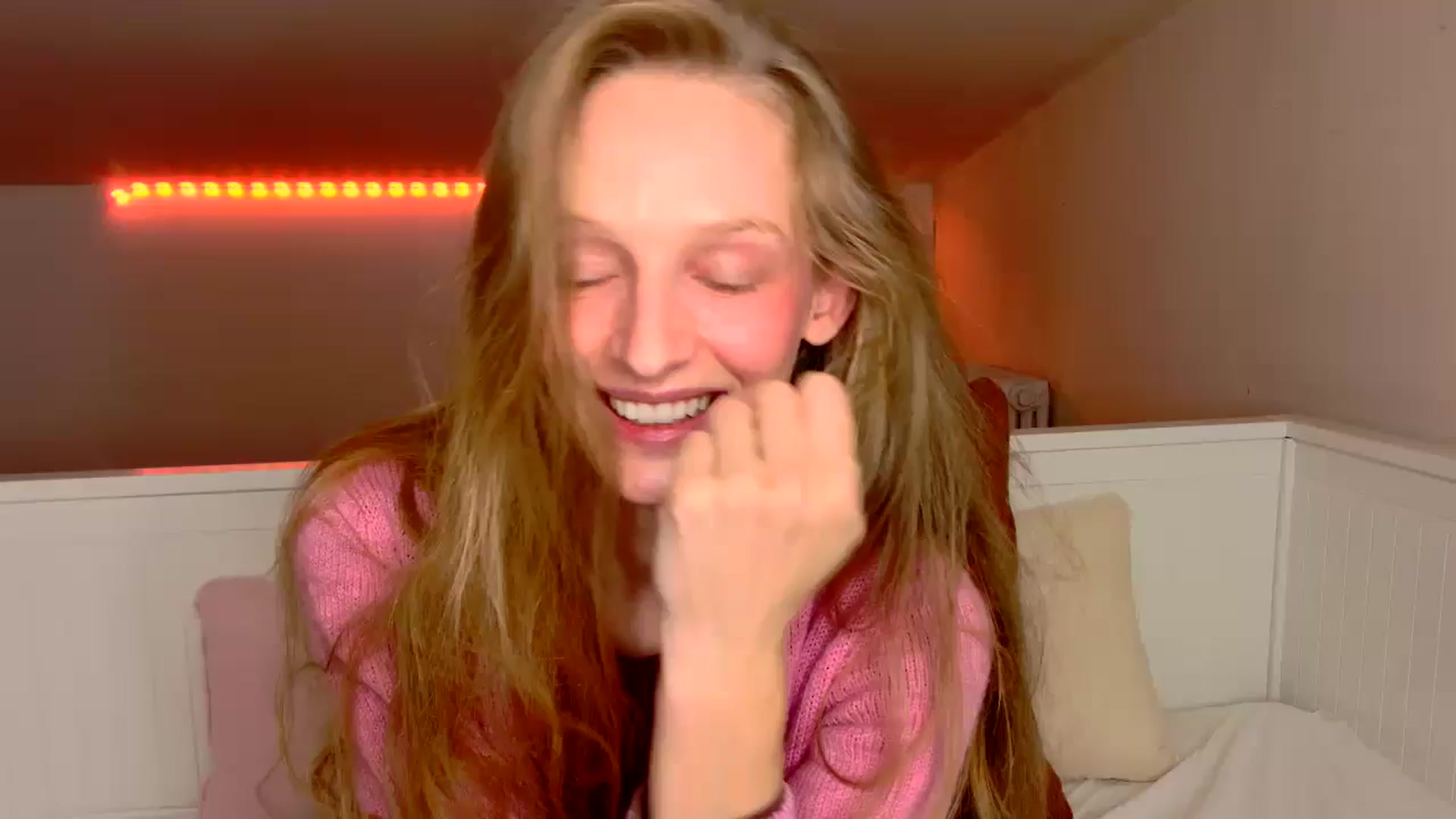 Gallery image thumbnail from Kinkywander's myfreecams stream on, 10/20/2024, 16:21 image 20 of 20