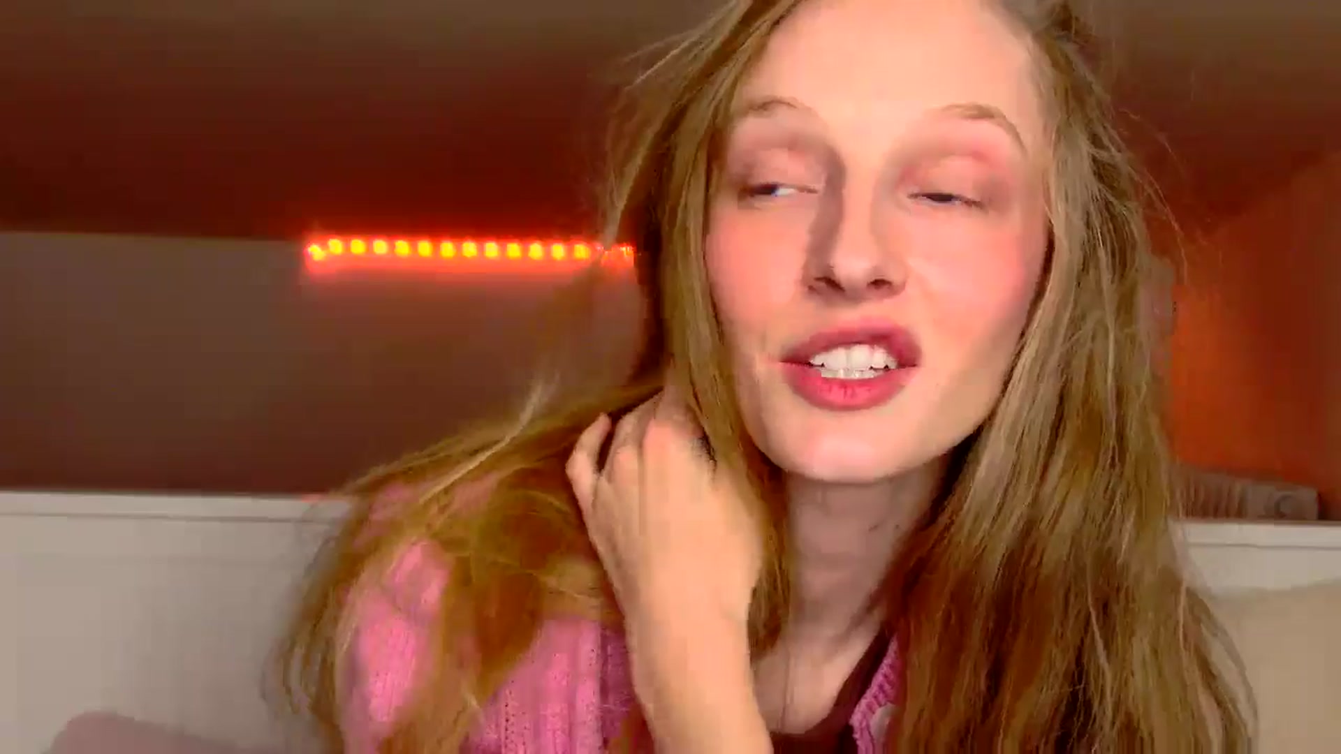 Gallery image thumbnail from Kinkywander's myfreecams stream on, 10/20/2024, 19:34 image 11 of 20
