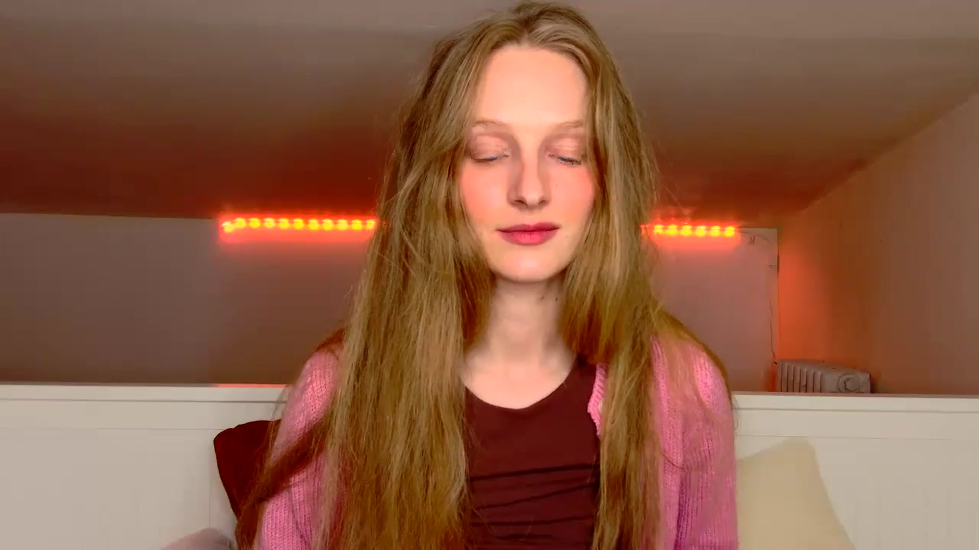 Gallery image thumbnail from Kinkywander's myfreecams stream on, 10/20/2024, 19:34 image 7 of 20