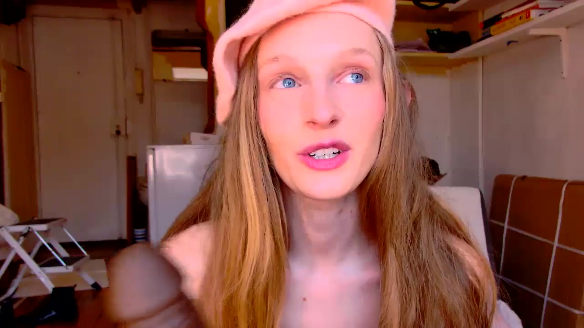 Gallery image thumbnail from Kinkywander's myfreecams stream on, 11/03/2024, 16:12 image 18 of 20