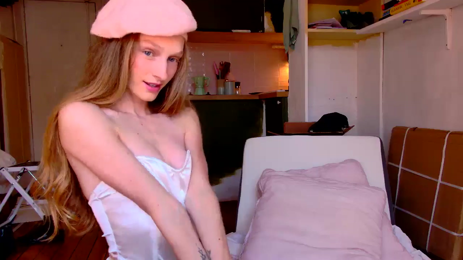 Gallery image thumbnail from Kinkywander's myfreecams stream on, 11/03/2024, 16:12 image 15 of 20