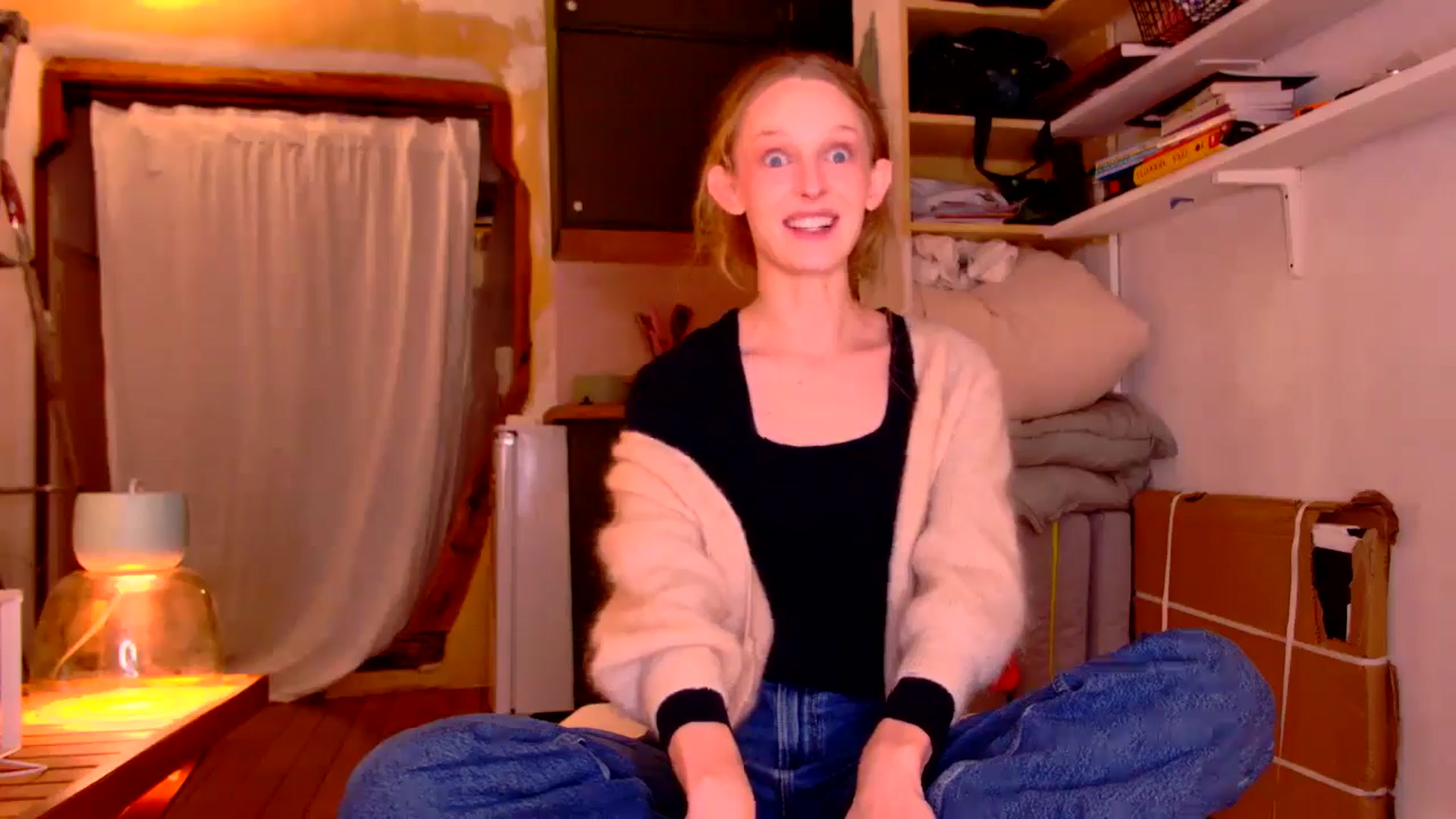 Gallery image thumbnail from Kinkywander's myfreecams stream on, 11/16/2024, 18:07 image 6 of 20