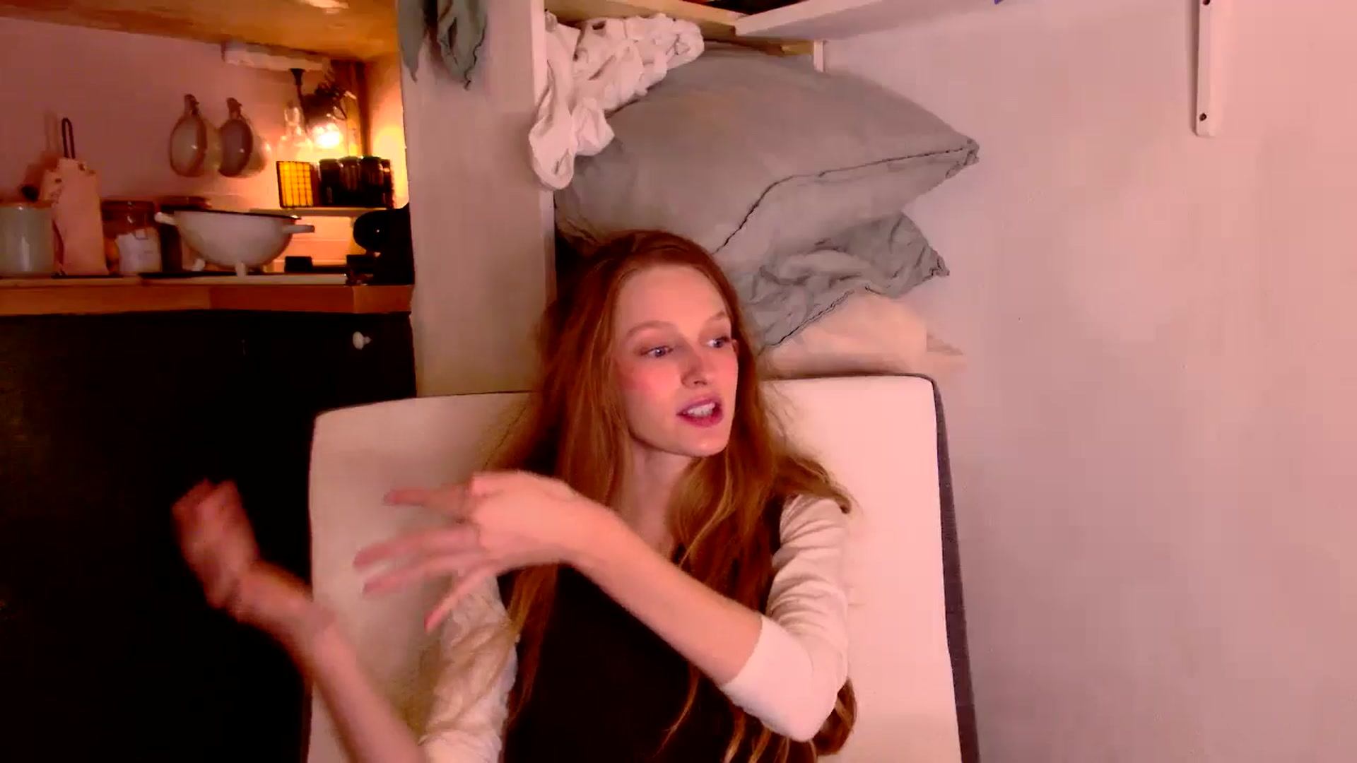 Gallery image thumbnail from Kinkywander's myfreecams stream on, 11/17/2024, 18:10 image 4 of 20