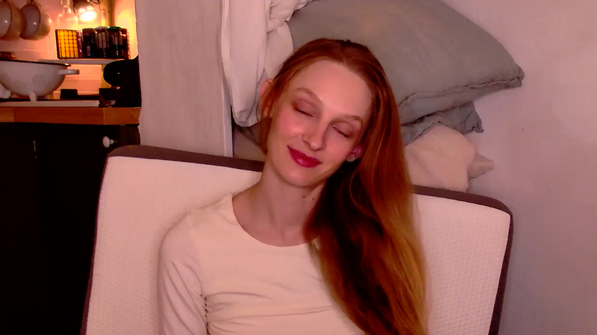 Gallery image thumbnail from Kinkywander's myfreecams stream on, 11/17/2024, 21:30 image 10 of 20