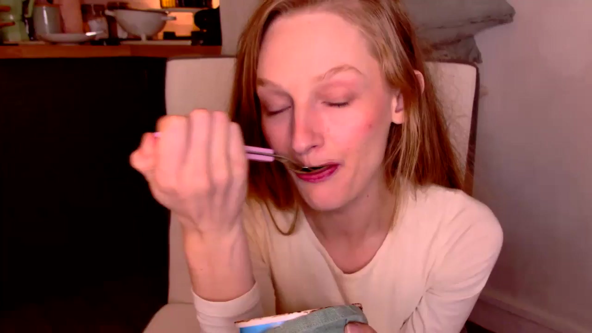 Gallery image thumbnail from Kinkywander's myfreecams stream on, 11/17/2024, 21:30 image 1 of 20