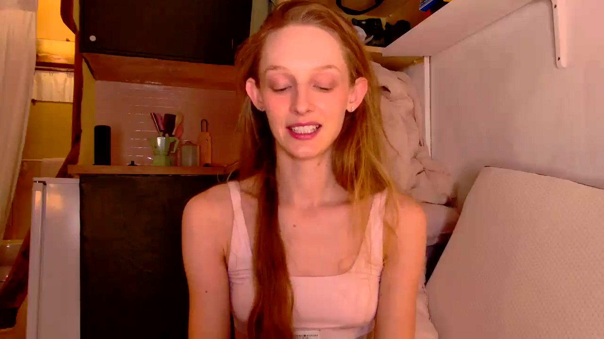 Gallery image thumbnail from Kinkywander's myfreecams stream on, 11/24/2024, 18:38 image 8 of 20