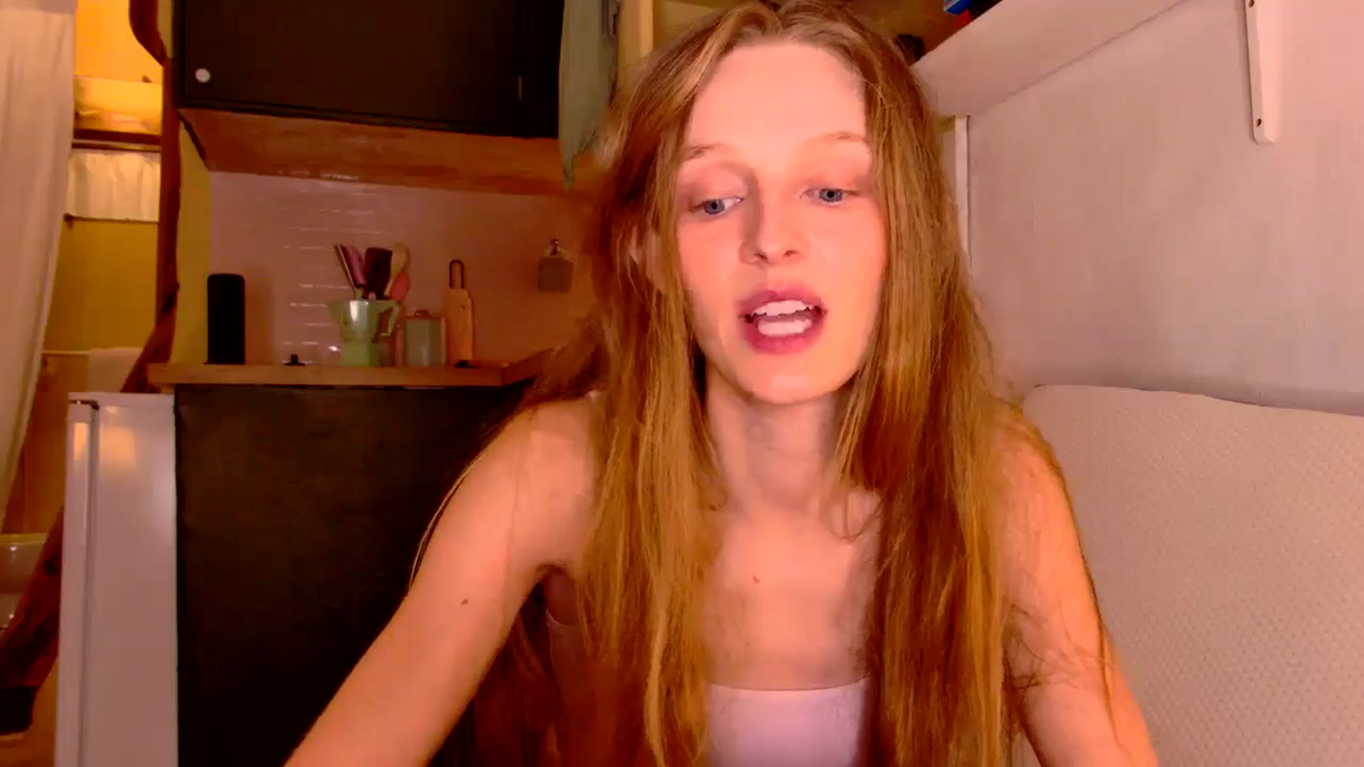 Gallery image thumbnail from Kinkywander's myfreecams stream on, 11/24/2024, 18:38 image 10 of 20
