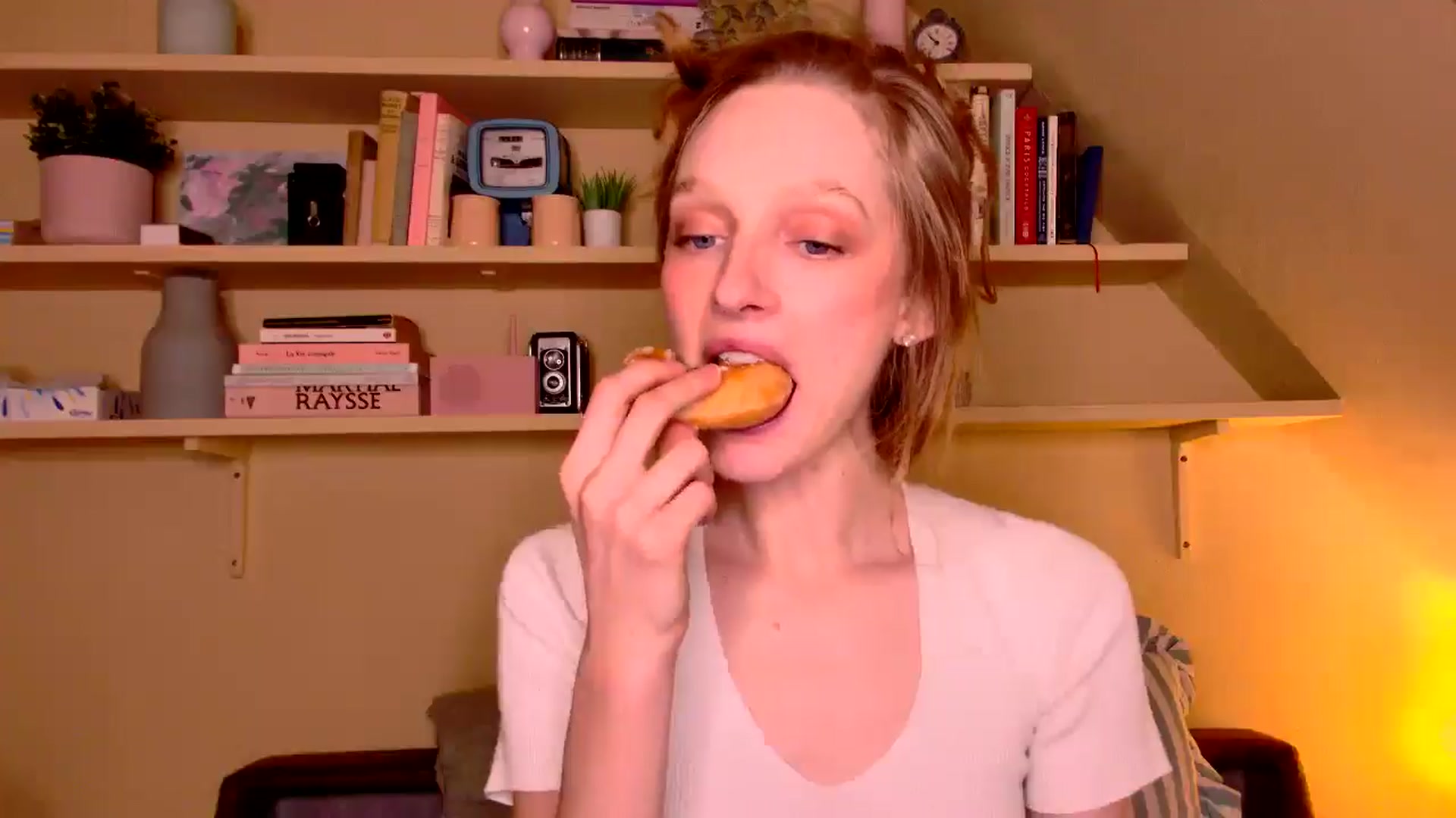 Gallery image thumbnail from Kinkywander's myfreecams stream on, 01/12/2025, 19:19 image 16 of 20
